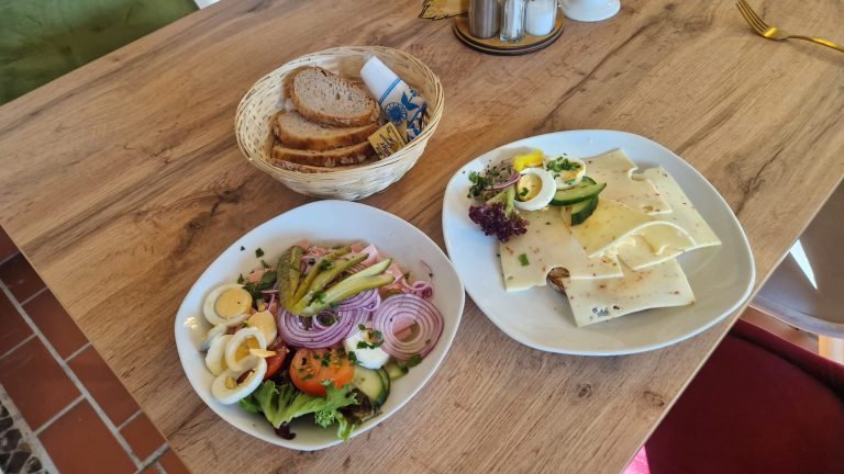 Wurstsalat-Käsebrot Wurstsalat-Käsebrot